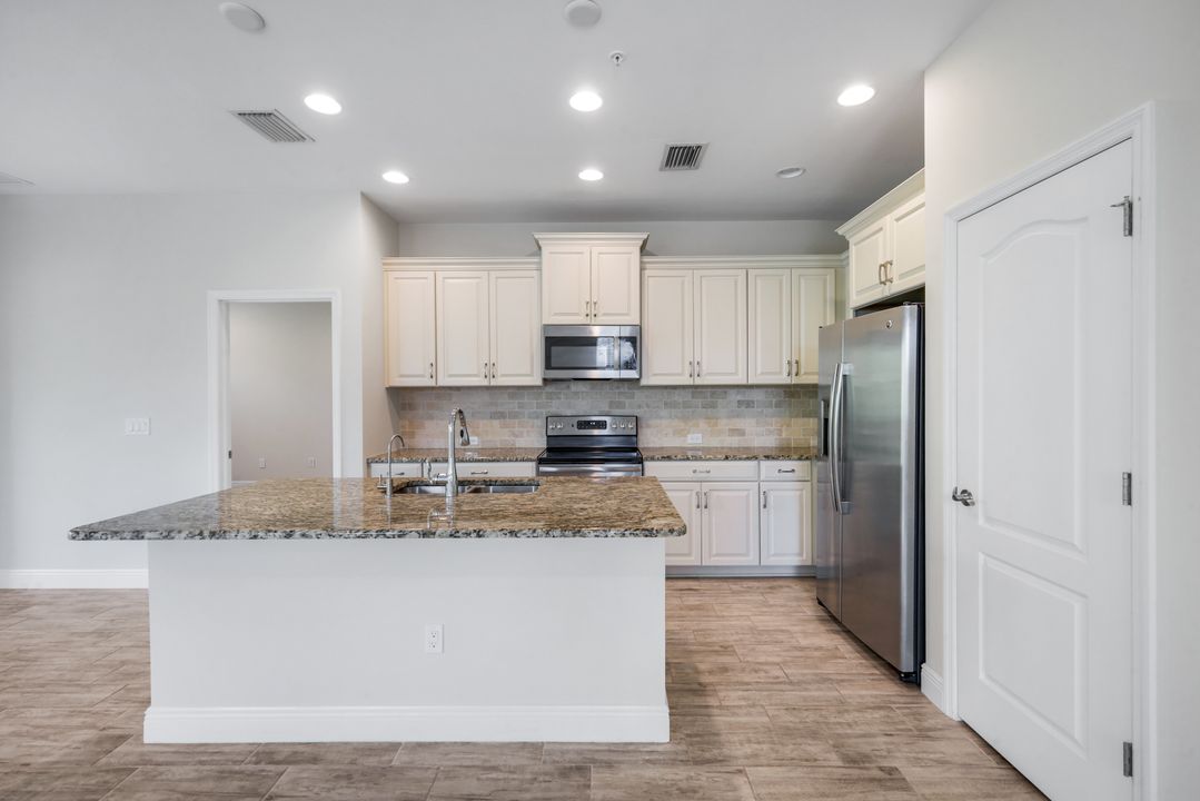 2343 Sheen Ln #405, Naples, FL 34120