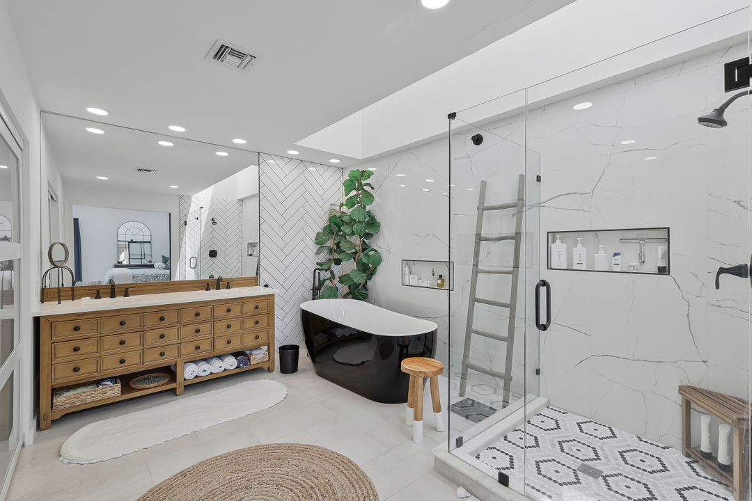 651 Bridge Way Ln #1, Naples, FL 34108