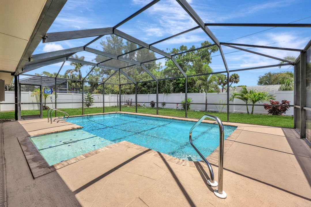 124 Flame Vine Dr, Naples, FL 34110