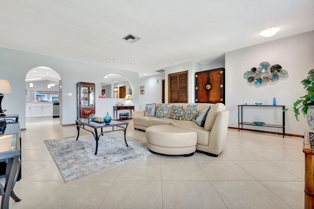 550 94th Ave N, Naples, FL 34108