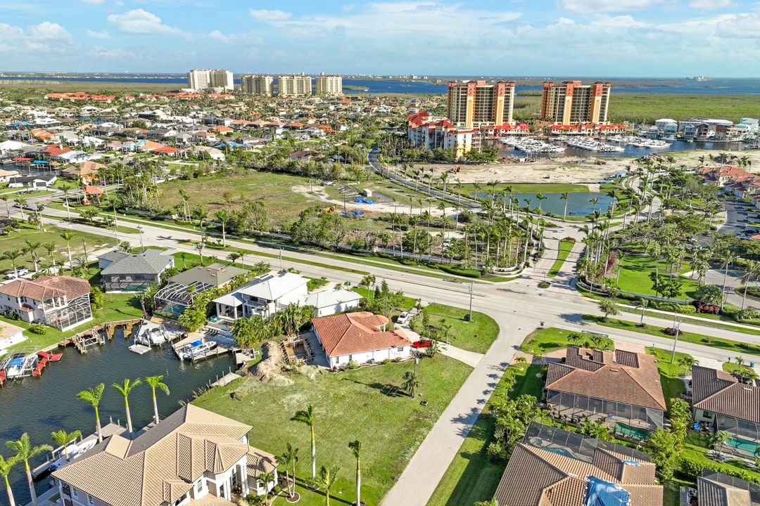 5423 SW 17th Ave, Cape Coral, FL 33914