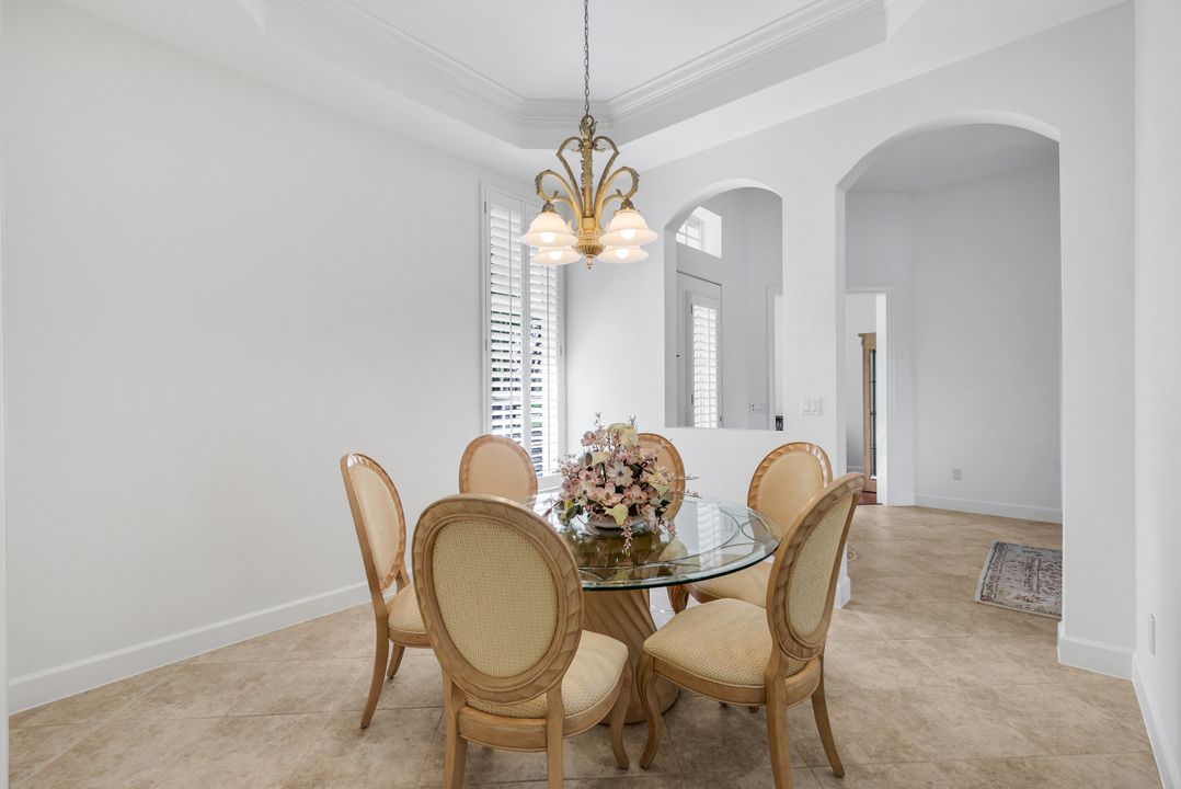 8737 Mustang Island Cir, Naples, FL 34113