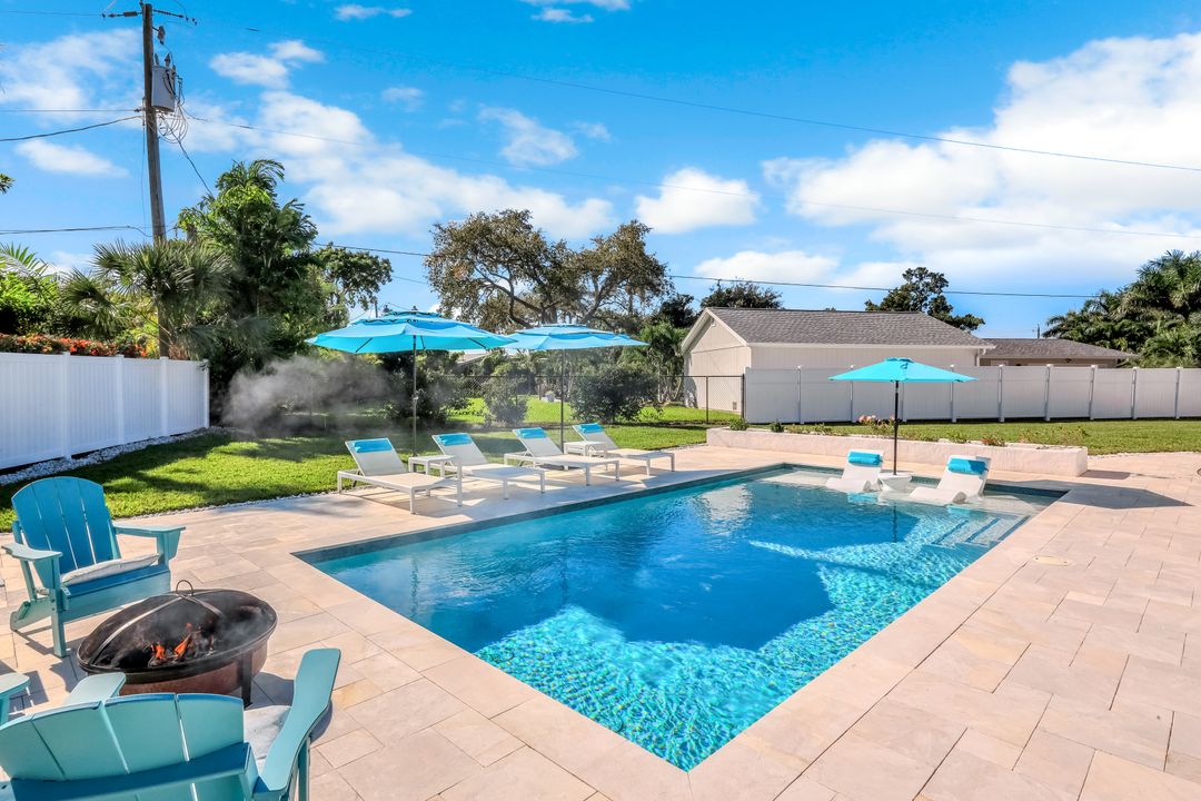 1086 N Town and River Dr, Fort Myers, FL 33919