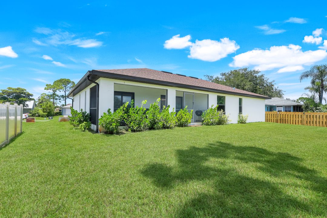 18209 Hawthorne Rd, Fort Myers, FL 33967