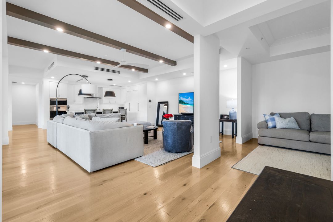 1130 3rd Ave S, Naples, FL 34102