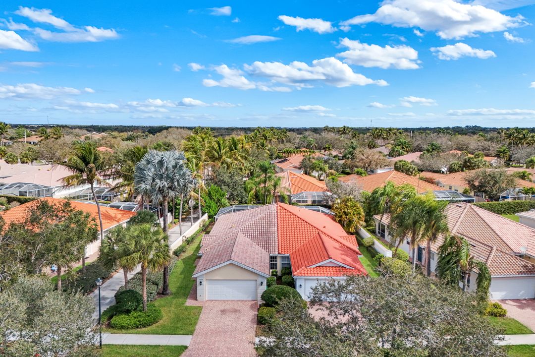 4272 Redonda Ln, Naples, FL 34119