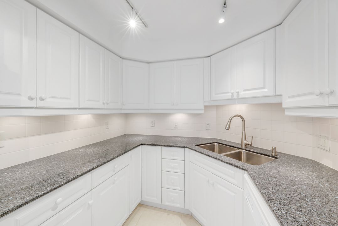 4001 Gulf Shore Blvd N #902, Naples, FL 34103