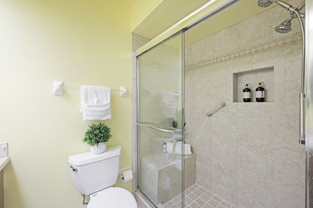 6825 Bogey Dr, Fort Myers, FL 33919