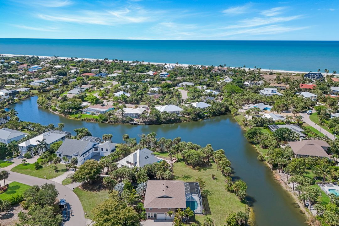 673 E Rocks Dr, Sanibel, FL 33957