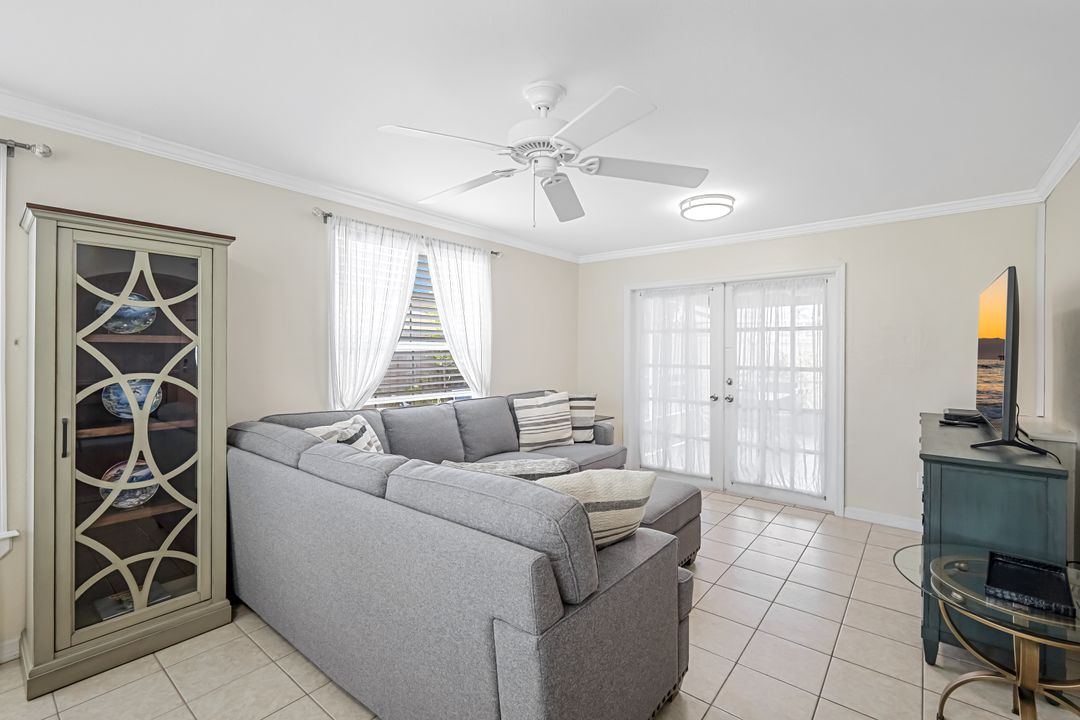 814 107th Ave N, Naples, FL 34108