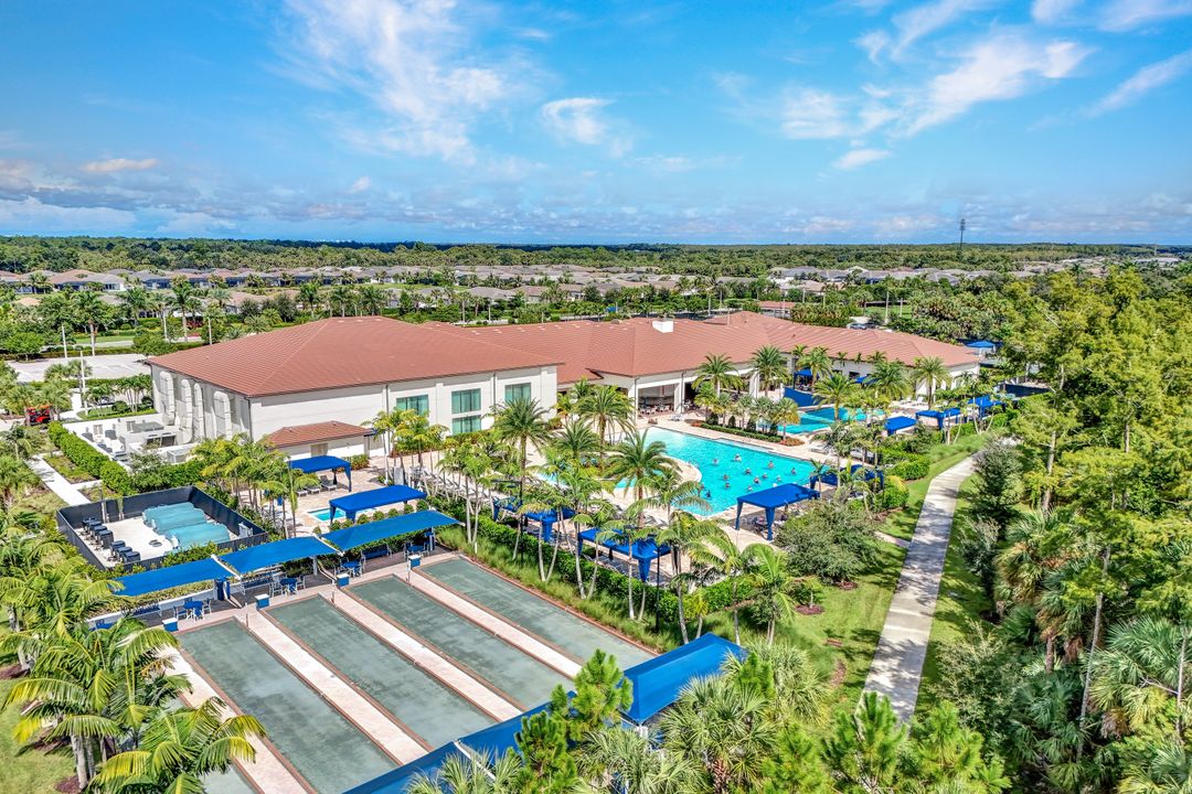 12261 Windamere Trl, Naples, FL 34120