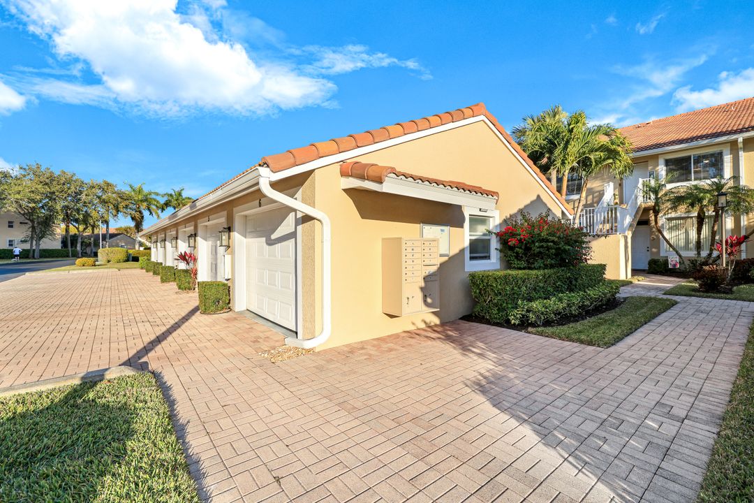 2347 Hidden Lake Ct #6, Naples, FL 34112