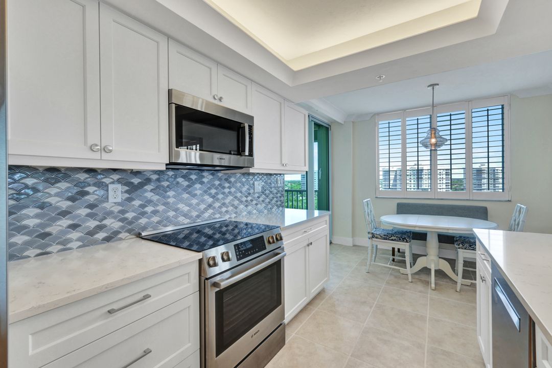21 Bluebill Ave #1001, Naples, FL 34108