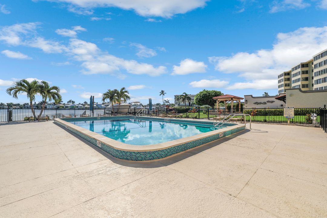 3430 Gulf Shore Blvd N #5J, Naples, FL 34103