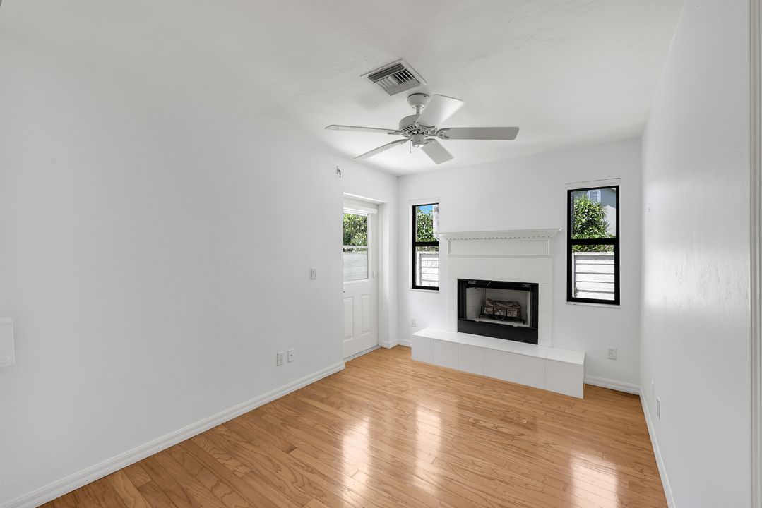 1924 Empress Ct, Naples, FL 34110