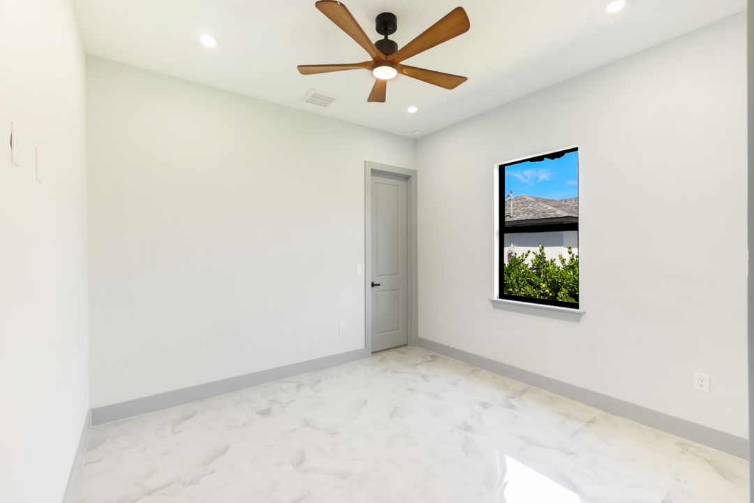 2833 SW 25th Ave, Cape Coral, FL 33914