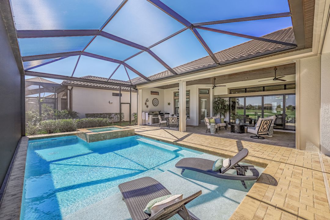 9071 Sorreno Ct, Naples, FL 34119