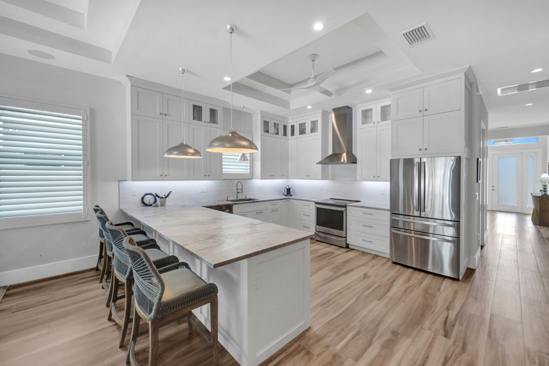 553 106th Ave N, Naples, FL 34108