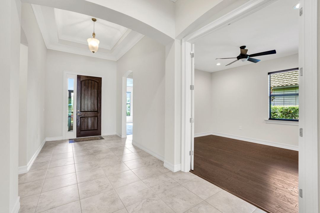 1621 Songbird Ct, Naples, FL 34120