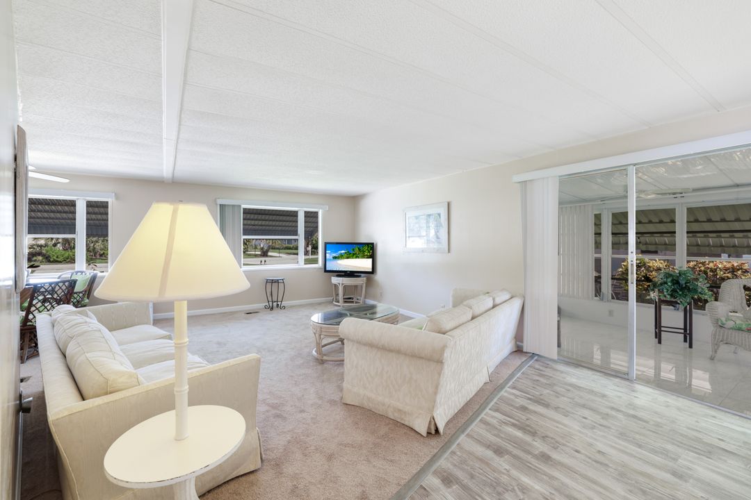 95 Lemans Dr, Naples, FL 34112