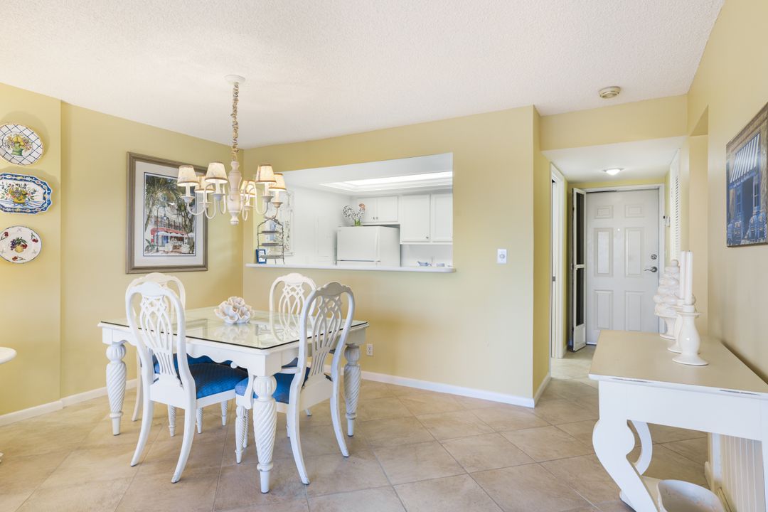 300 Park Shore Dr #5C, Naples, FL 34103