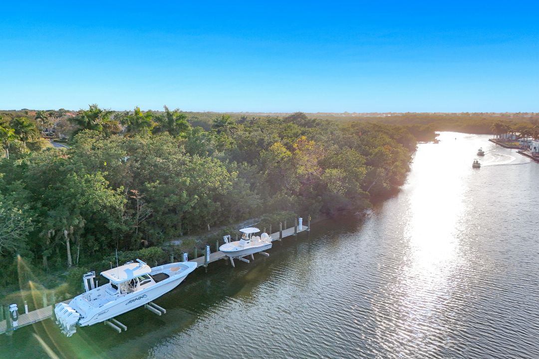 2472 Breakwater Wy #11-102, Naples, FL 34112