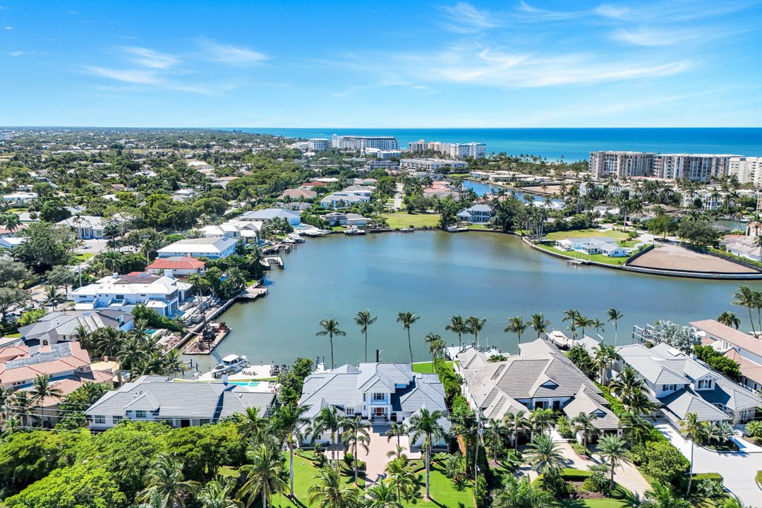 400 Springline Dr, Naples, FL 34102