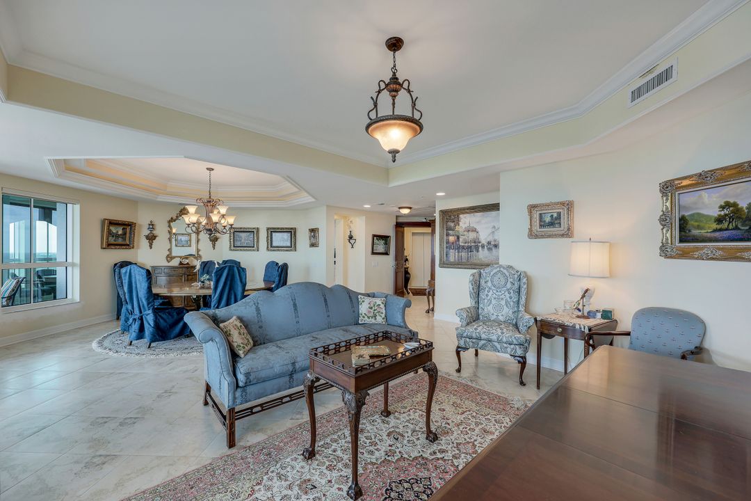 295 Grande Way #1203, Naples, FL 34110