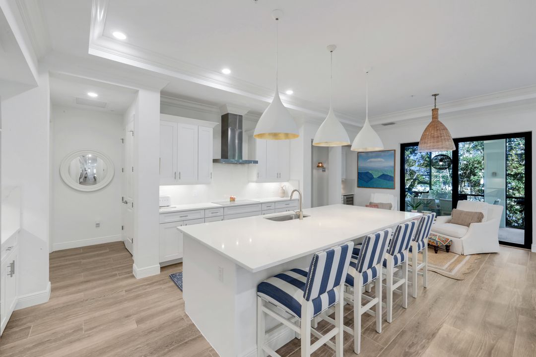 2472 Breakwater Wy #11-102, Naples, FL 34112