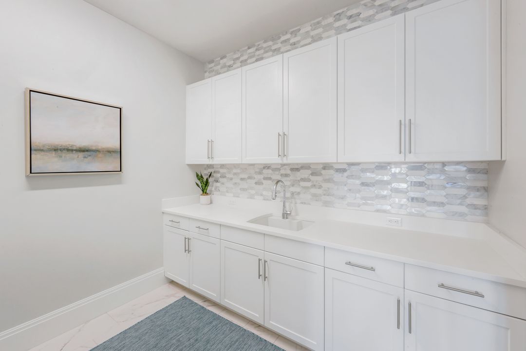875 6th Ave S #303, Naples, FL 34102