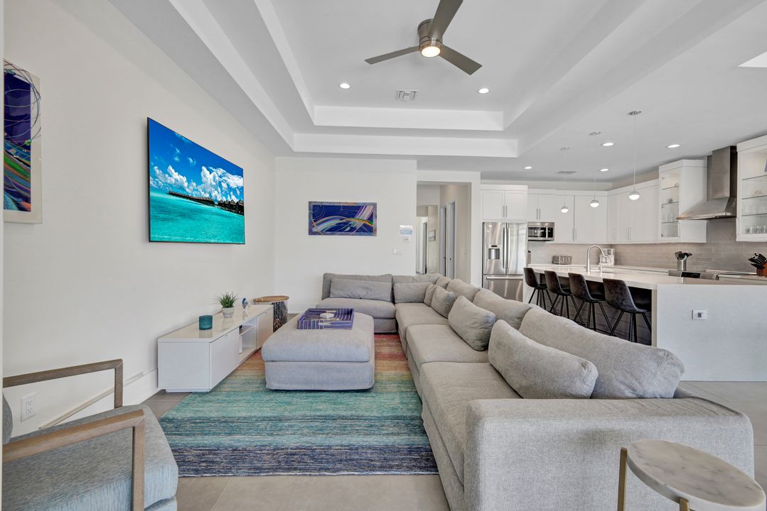 574 94th Ave N, Naples, FL 34108