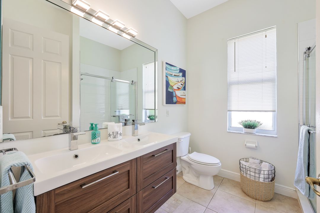 3724 Surfside Blvd, Cape Coral, FL 33914