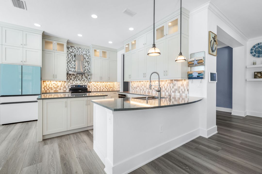 2704 Crystal Way, Naples, FL 34119