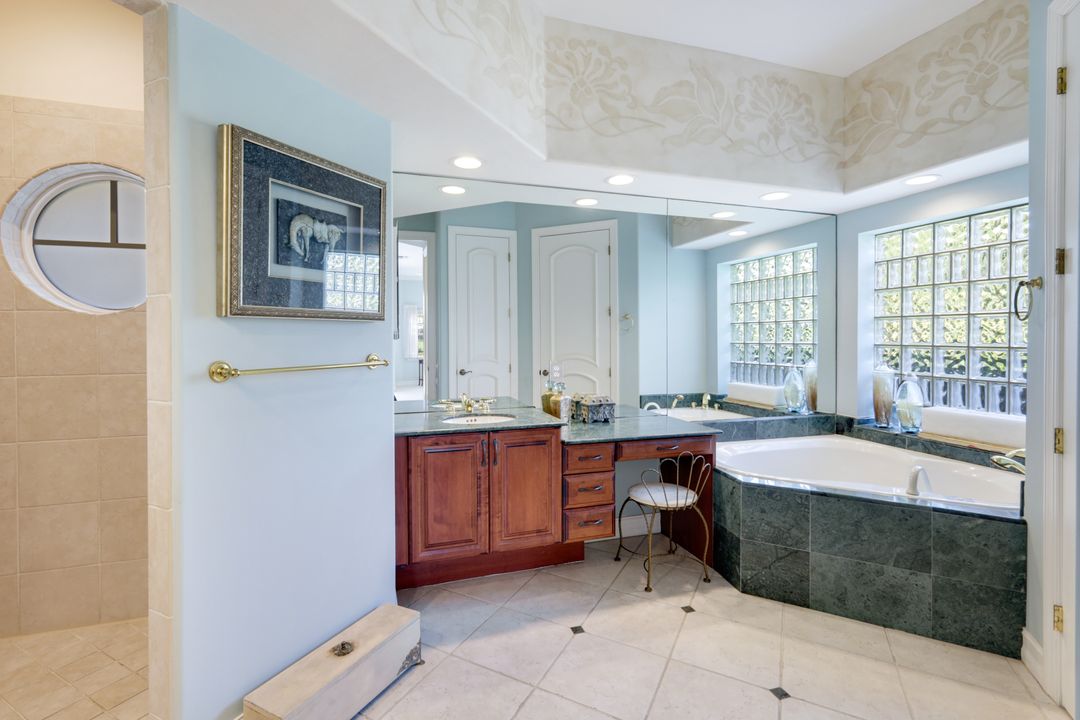 2390 King Palm Way, Naples, FL 34105