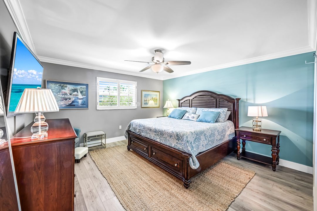 333 Harbour Dr #201, Naples, FL 34103