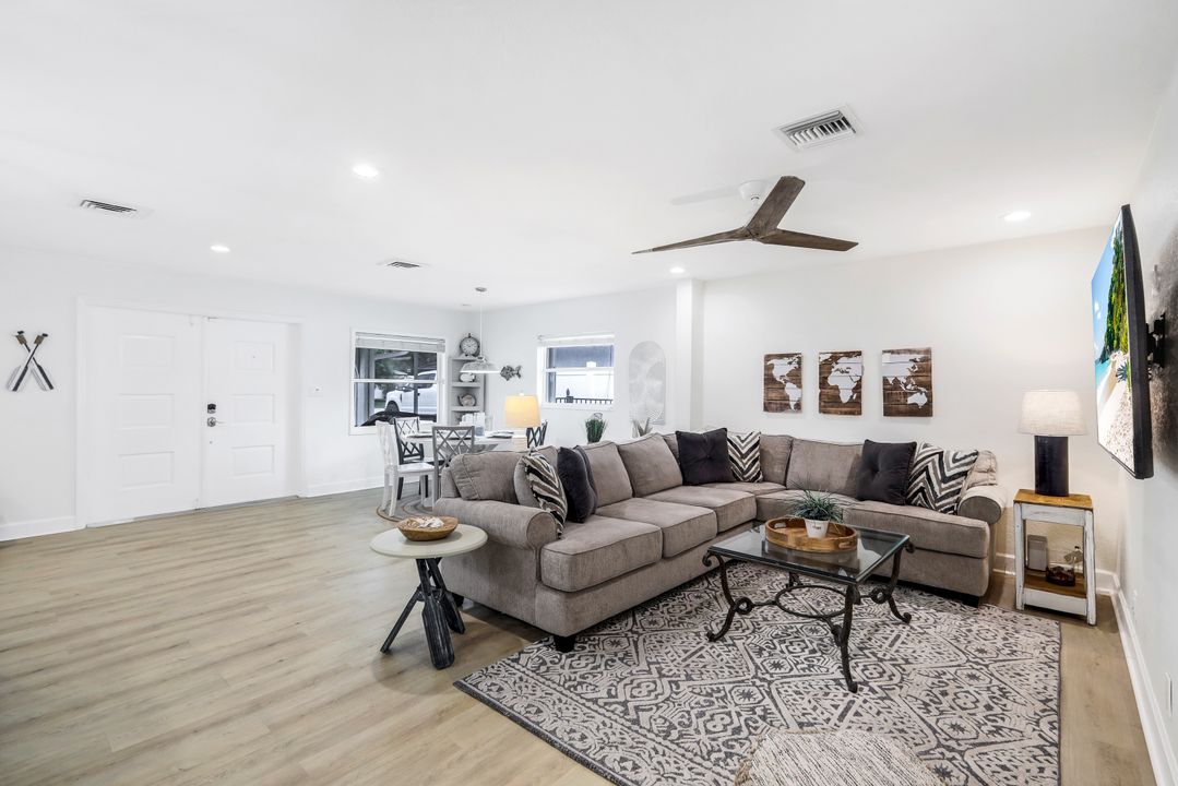 590 92nd Ave N, Naples, FL 34108