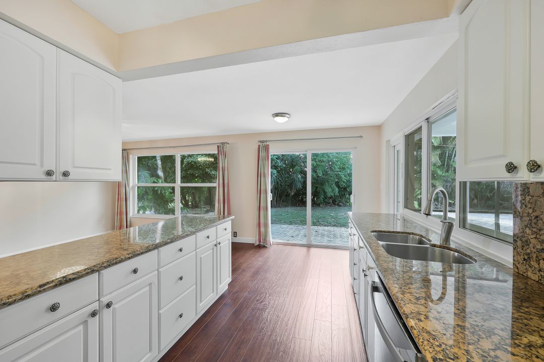 523 E Valley Dr, Bonita Springs, FL 34134