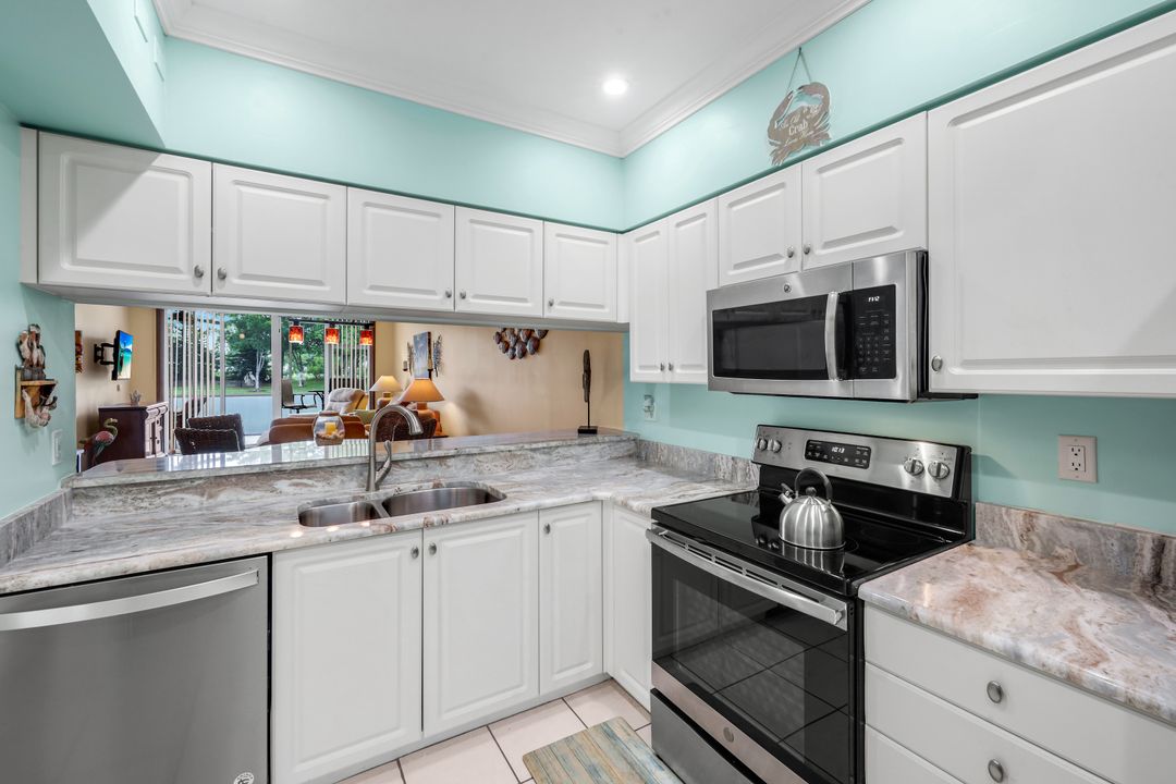 14901 Park Lake Dr #106, Fort Myers, FL 33919