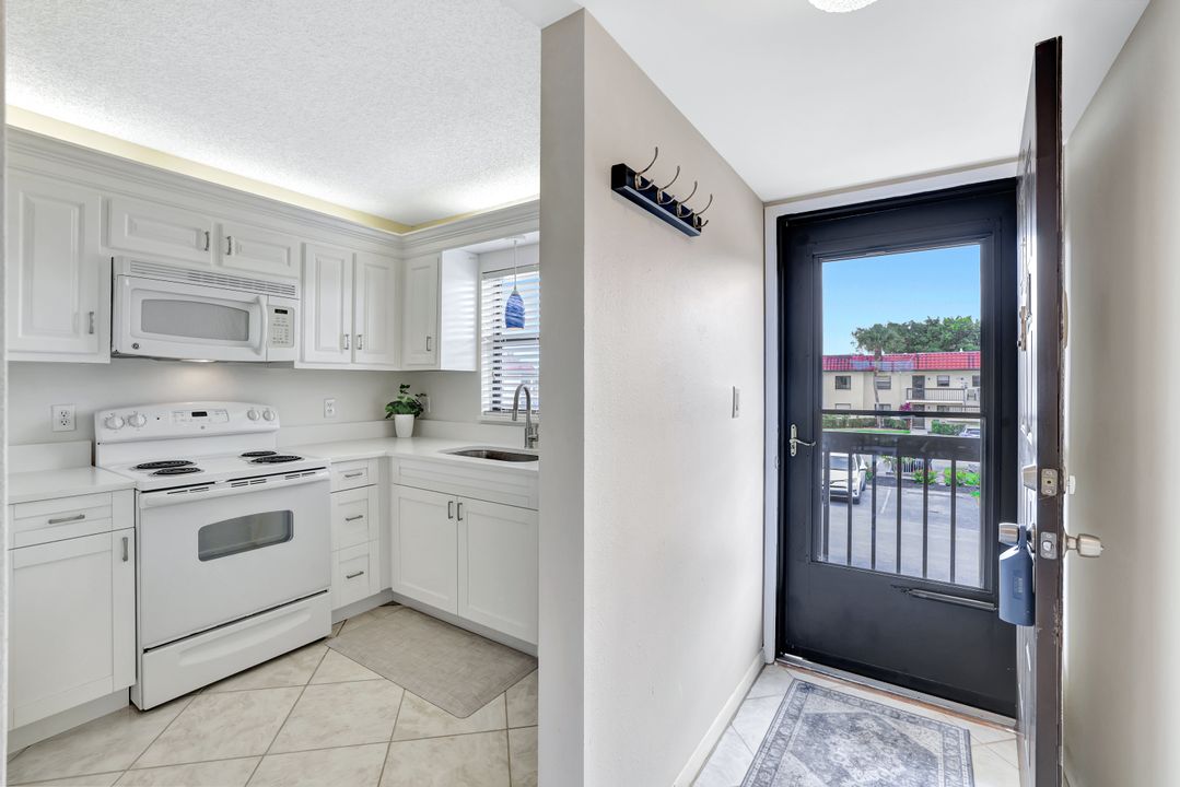 4166 27th Ct SW #201, Naples, FL 34116