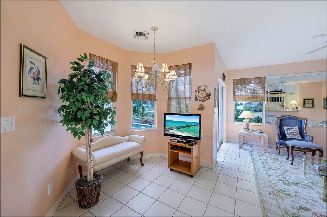 1082 Jardin Dr, Naples, FL 34104