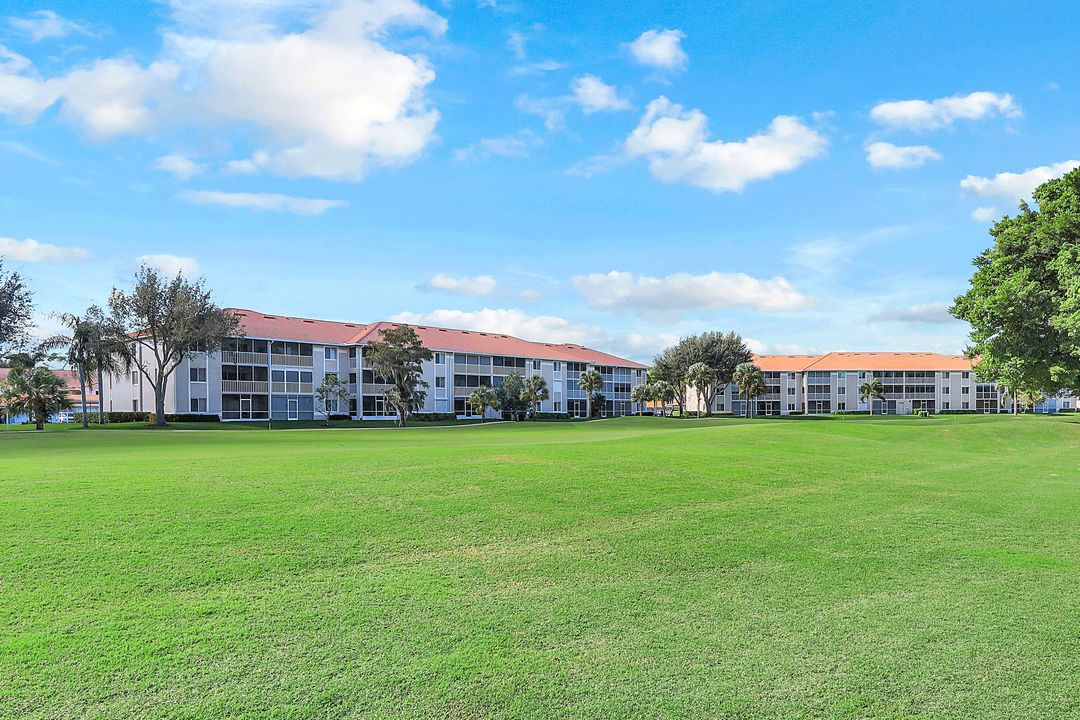 994 Eastham Way #101, Naples, FL 34104