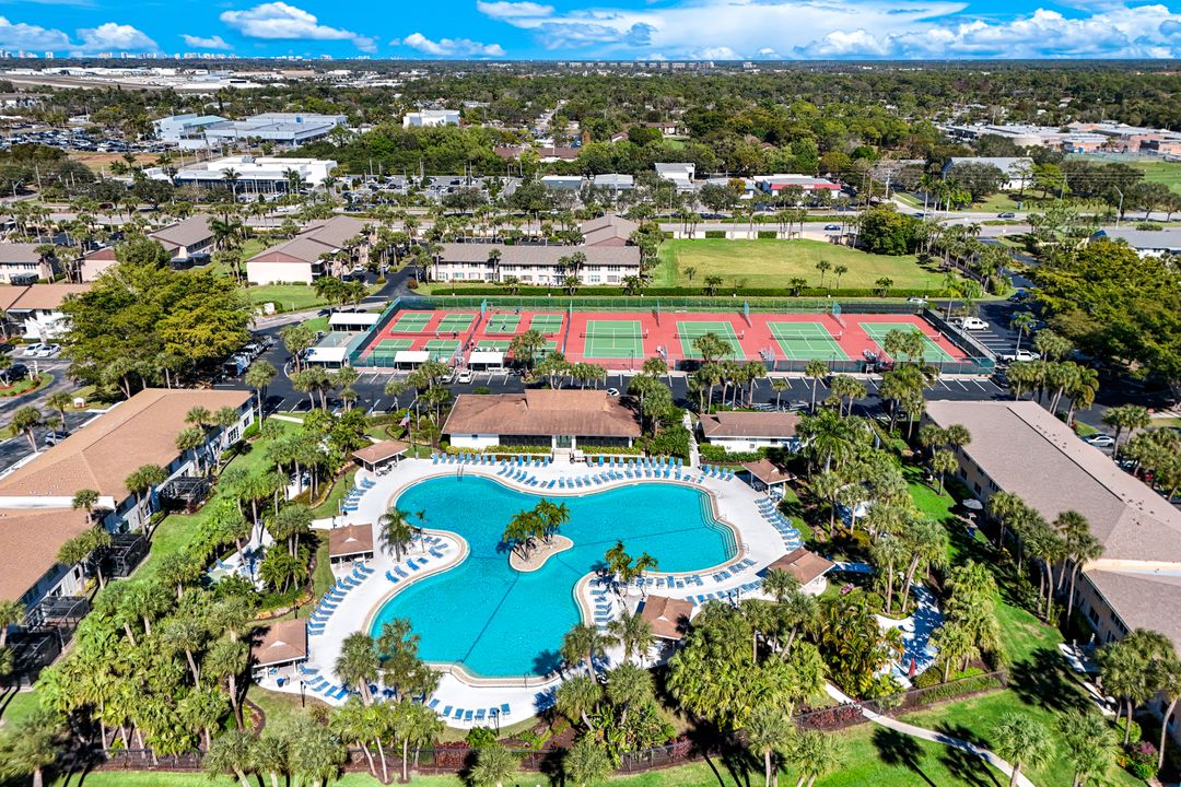 4240 Jack Frost Ct #6, Naples, FL 34112