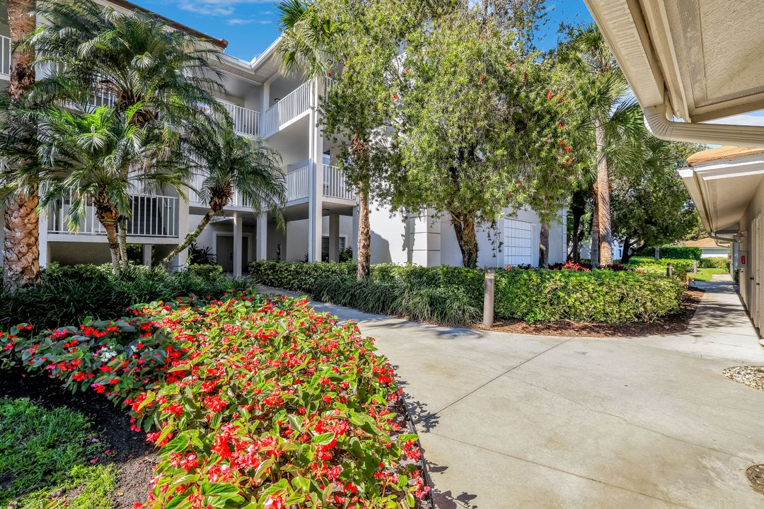 760 Waterford Dr #303, Naples, FL 34113