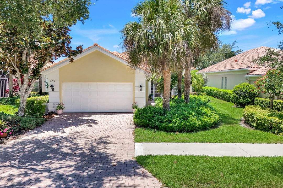 4479 Prescott Ln, Naples, FL 34119