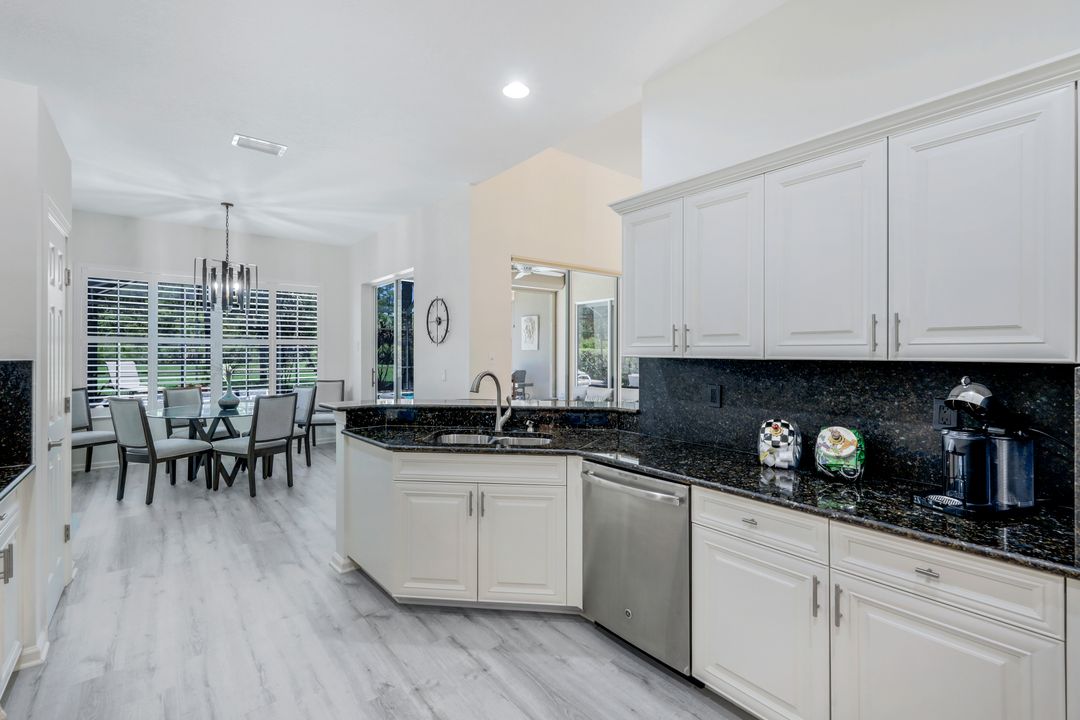 9105 Quartz Ln, Naples, FL 34120