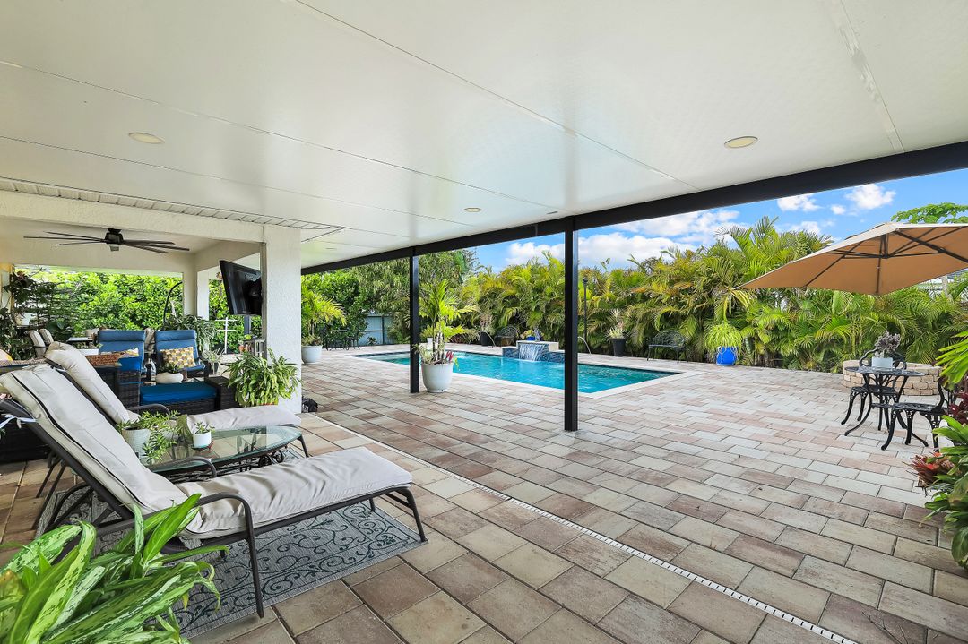 1006 NE 2nd Pl, Cape Coral, FL 33909