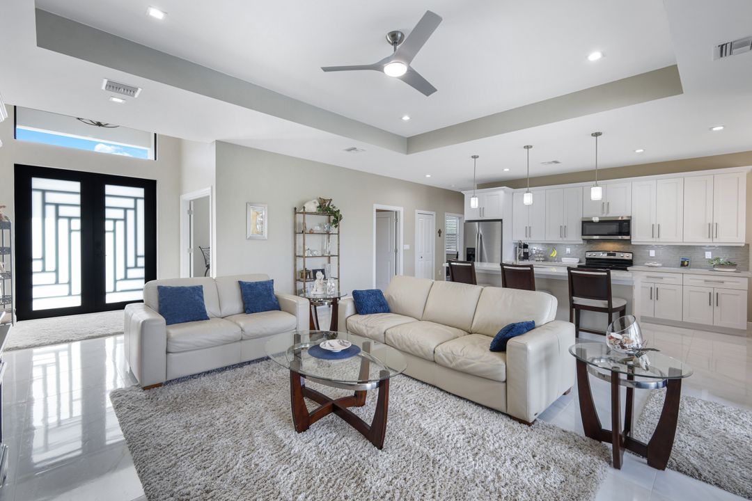 411 24th Ave NE, Naples, FL 34120