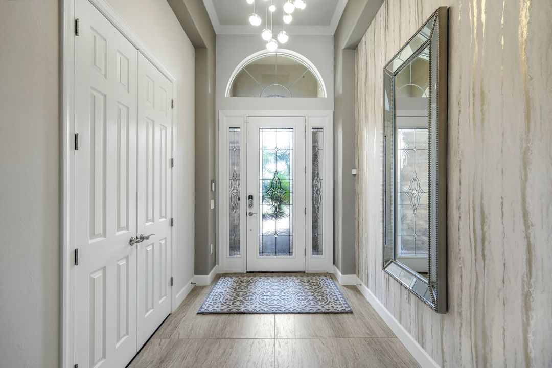 9075 Breakwater Dr, Naples, FL 34120