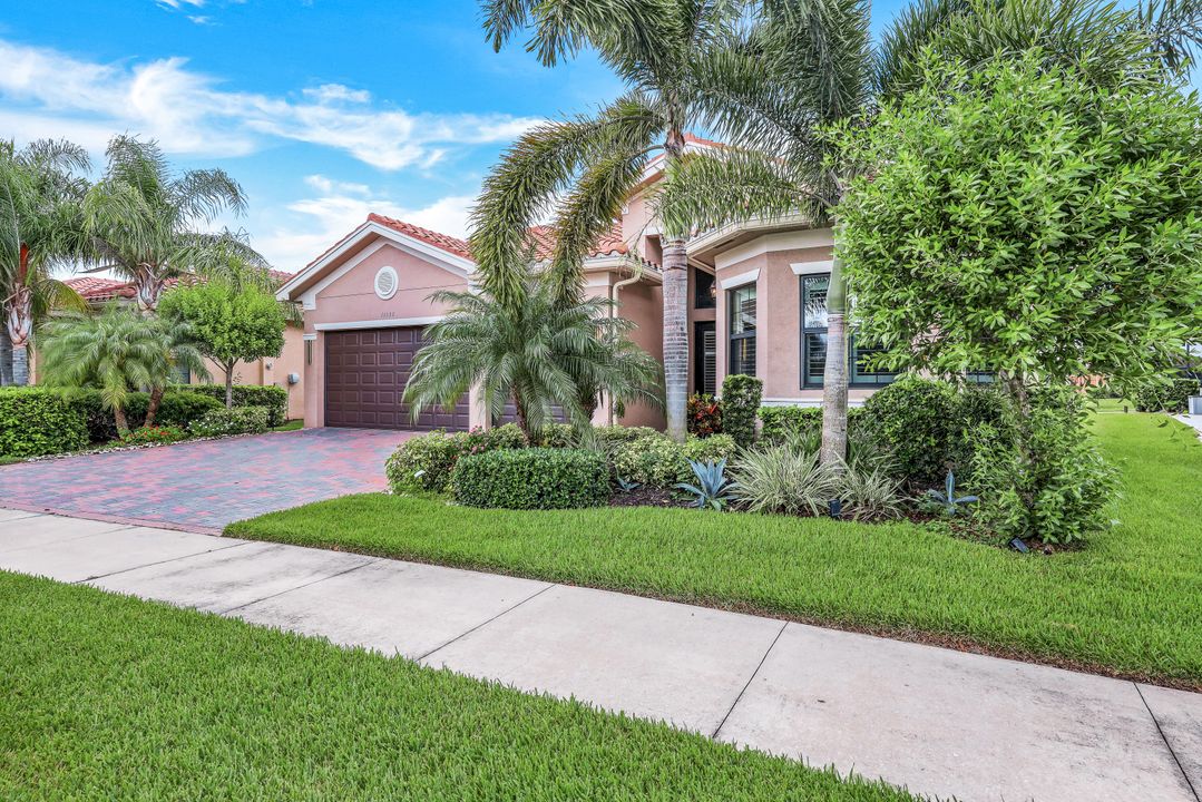 11532 Stonecreek Cir, Fort Myers, FL 33913