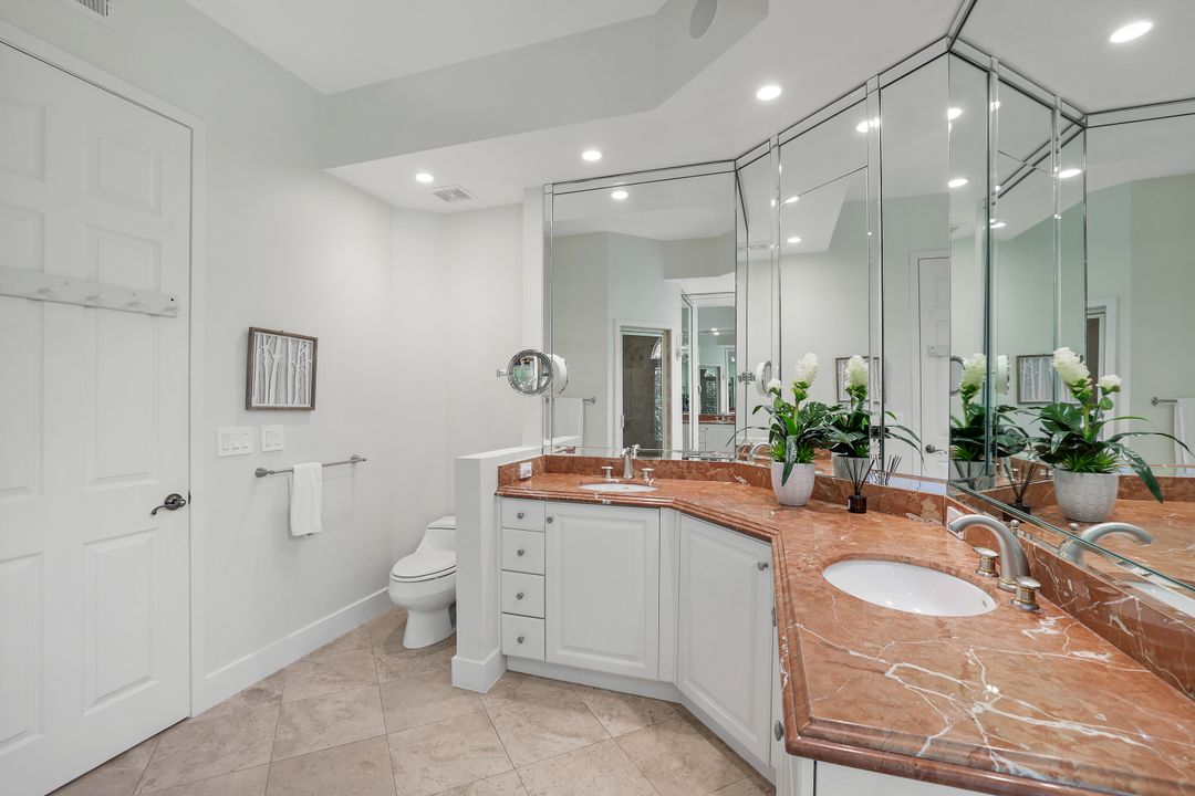 1560 Clermont Dr #201, Naples, FL 34109